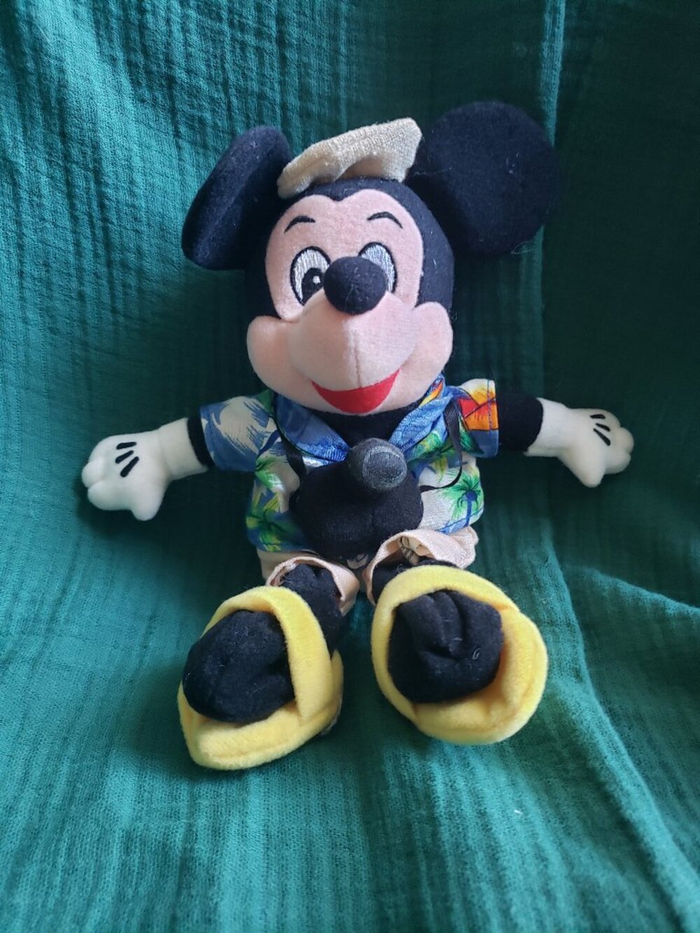 Vintage Disney Store Tourist Mickey Mouse Plush Beanie 8"